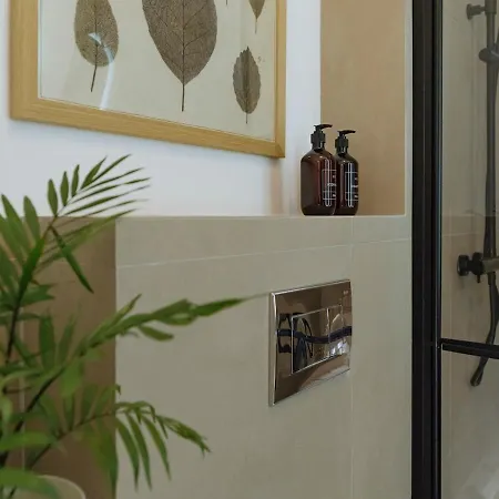 Closer To The Sun - Warm Boekarest