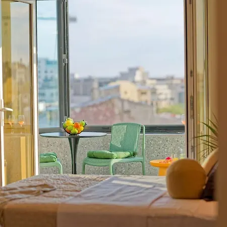 Closer To The Sun - Warm Apartment *