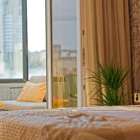 Closer To The Sun - Warm Appartement Boekarest