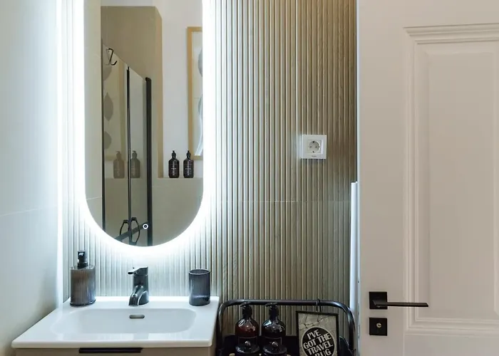 Closer To The Sun - Warm Апартаменти Бухарест