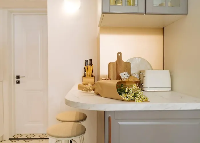 Апартаменти Closer To The Sun - Warm Бухарест