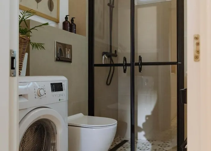 Closer To The Sun - Warm Бухарест